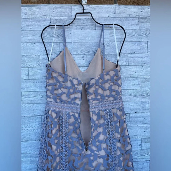 Elliatt Bella Floral Lace Midi Dress size small - Picture 10 of 15